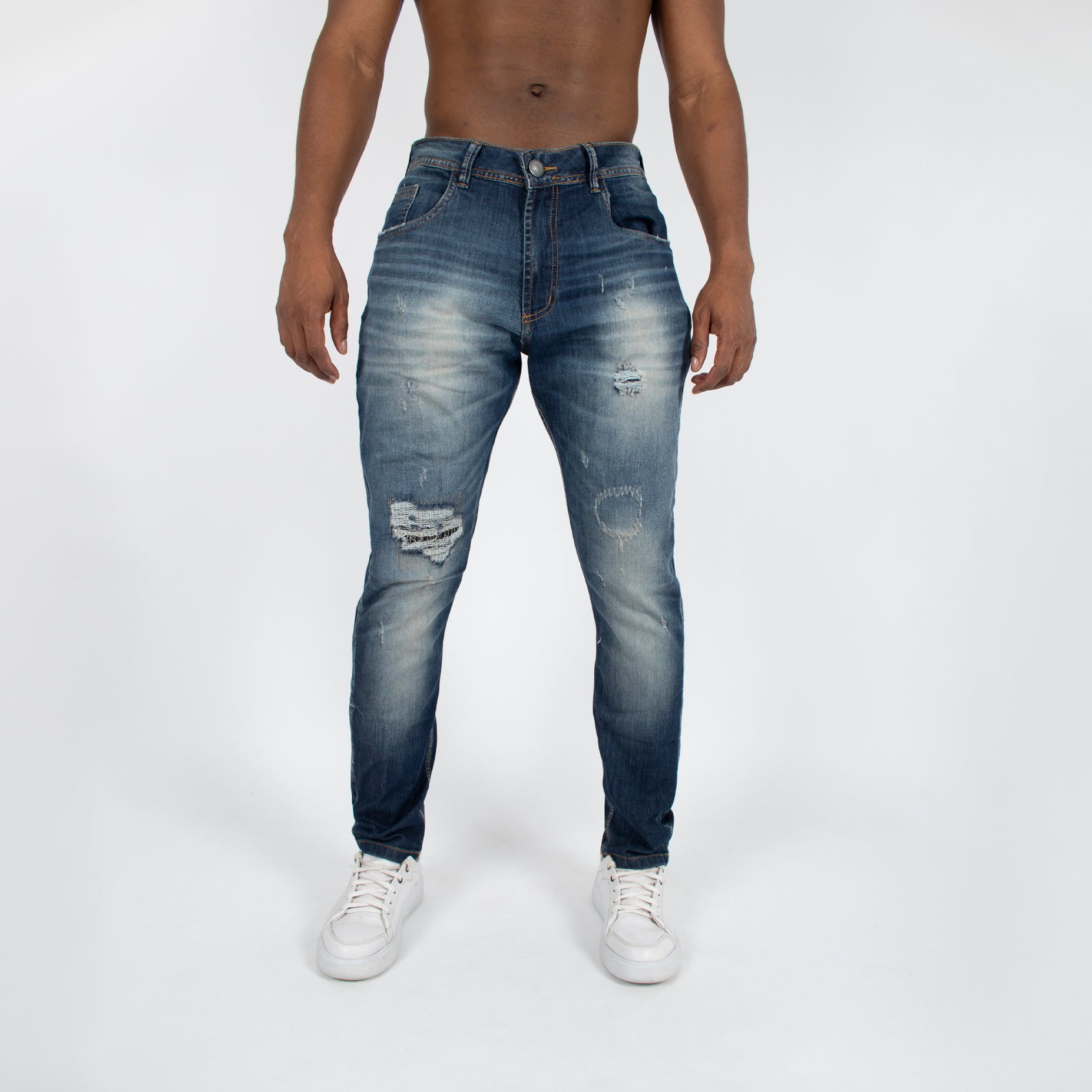 Jean hombre recto con rotos