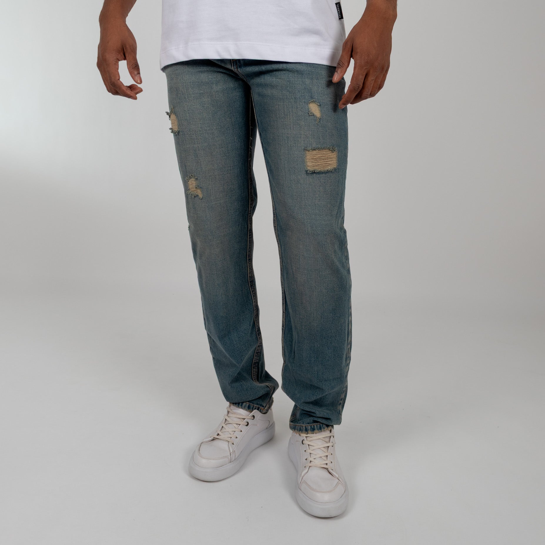 Jean hombre recto con desgaste