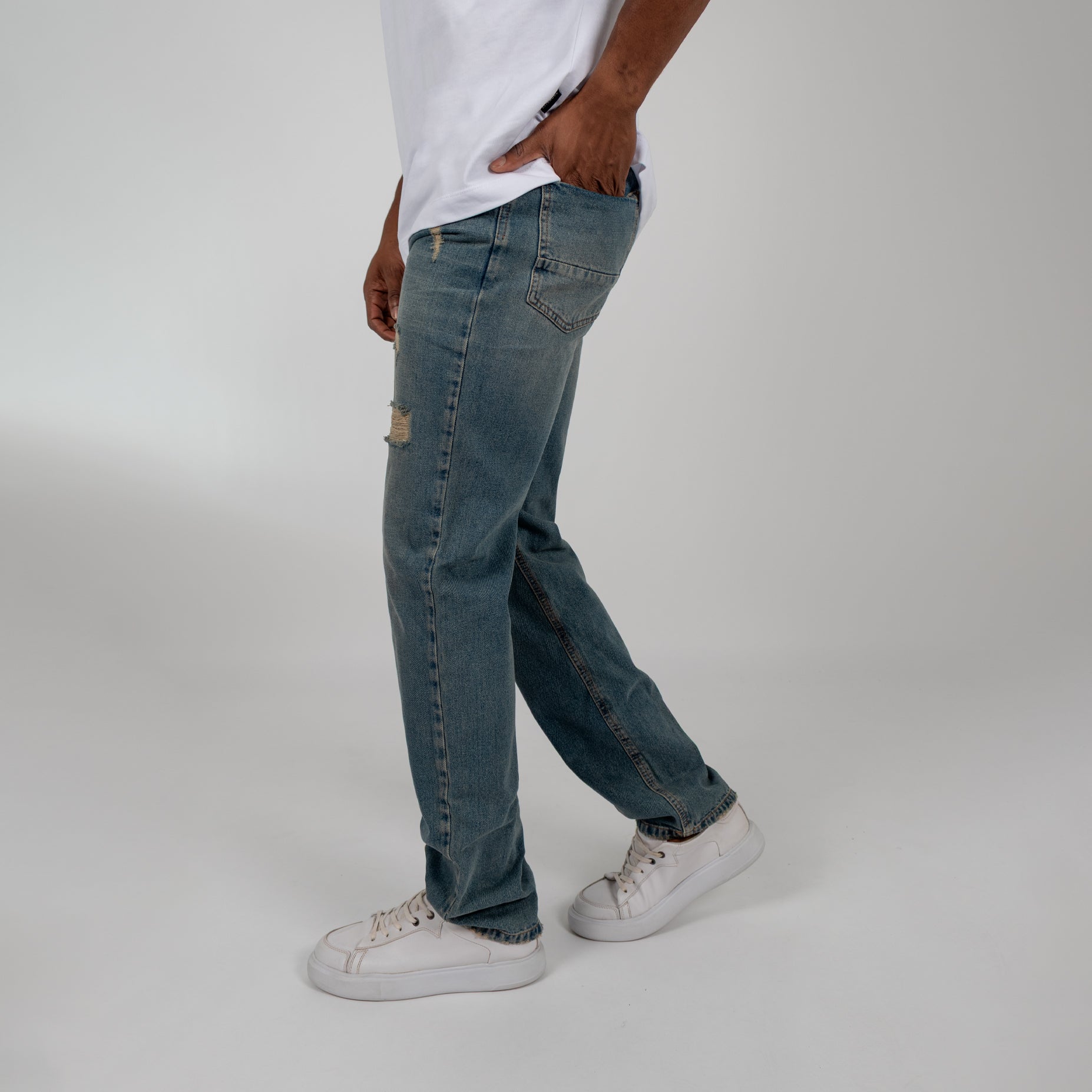 Jean hombre recto con desgaste