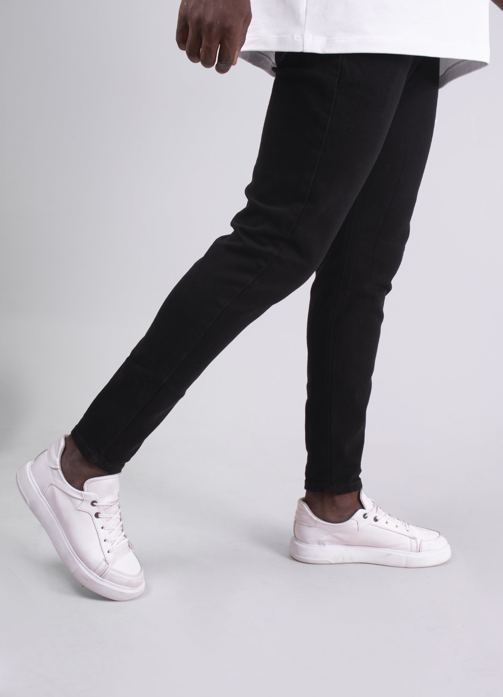 Jean hombre tipo skinny negro clásico