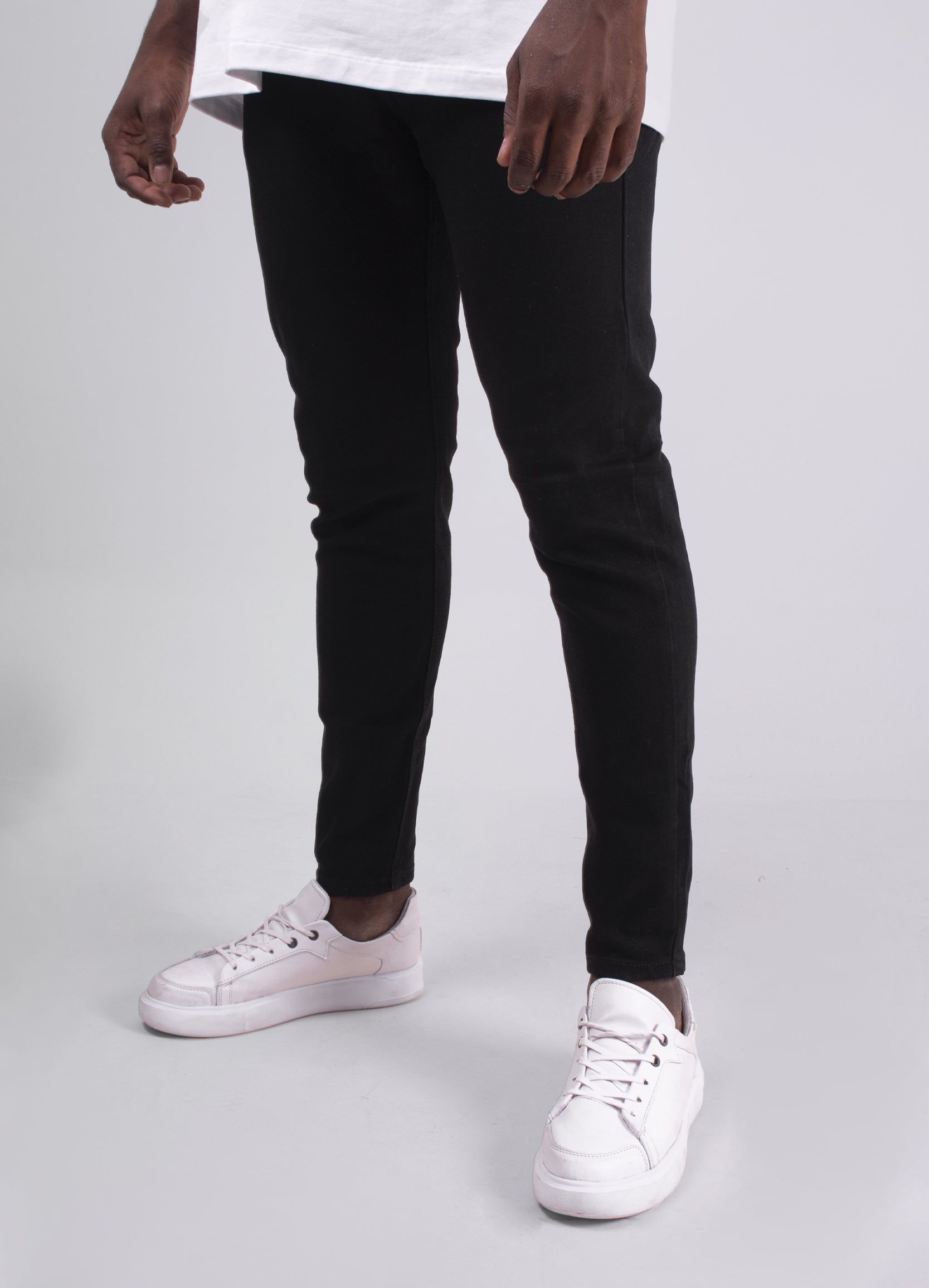 Jean hombre tipo skinny negro clásico