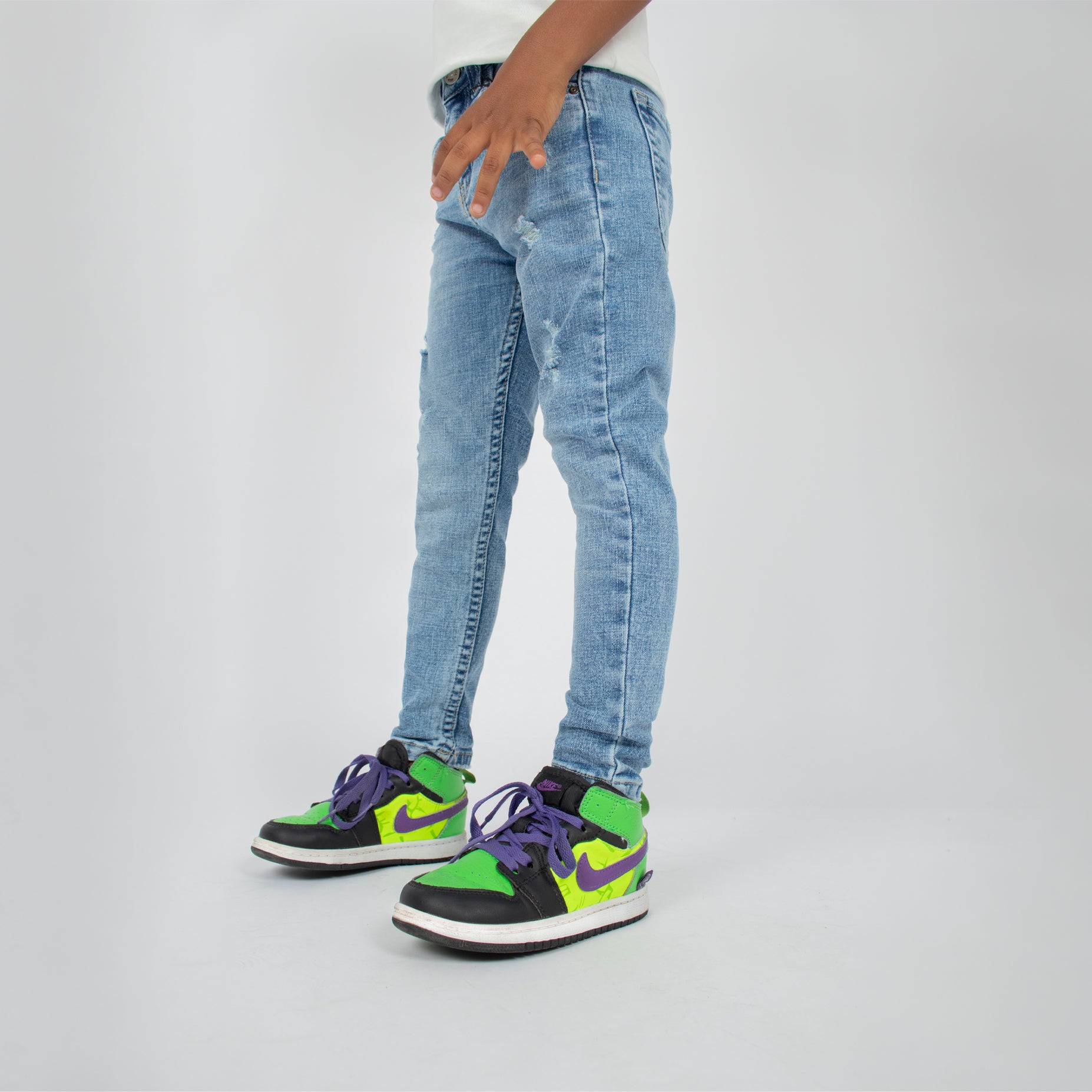 Jean niño skinny claro