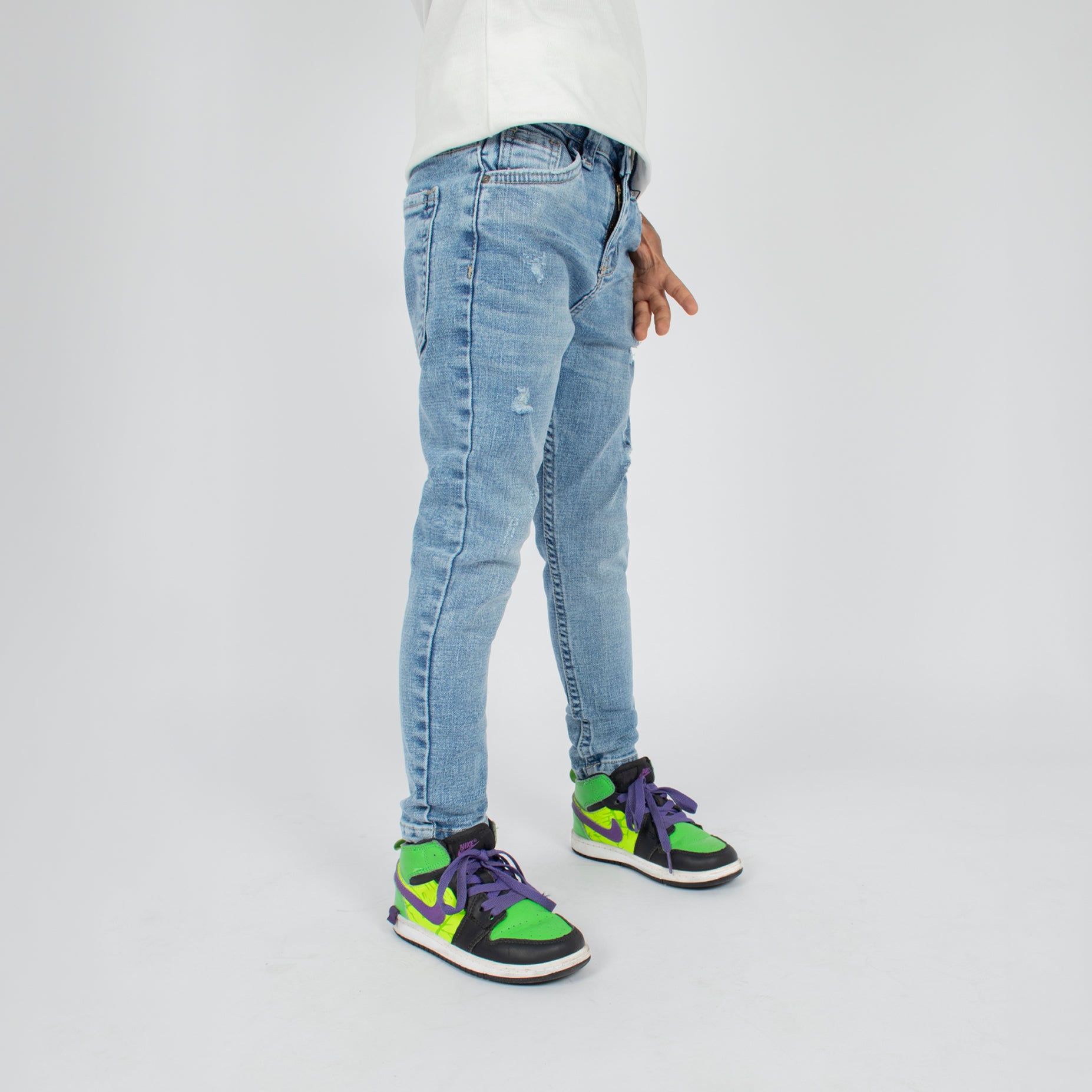 Jean niño skinny claro