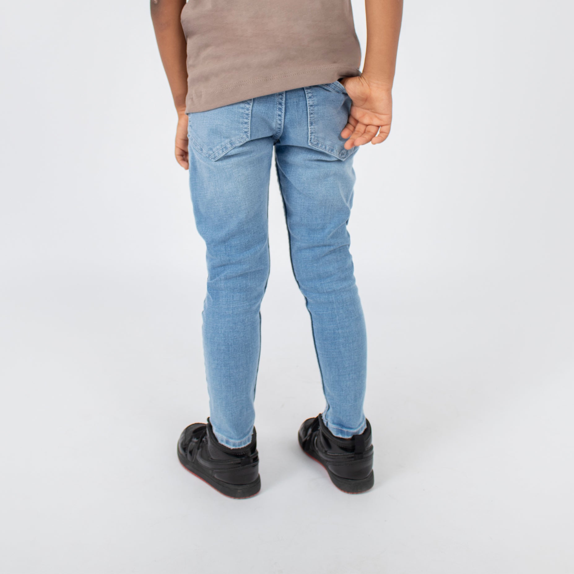 Jean niño skinny claro