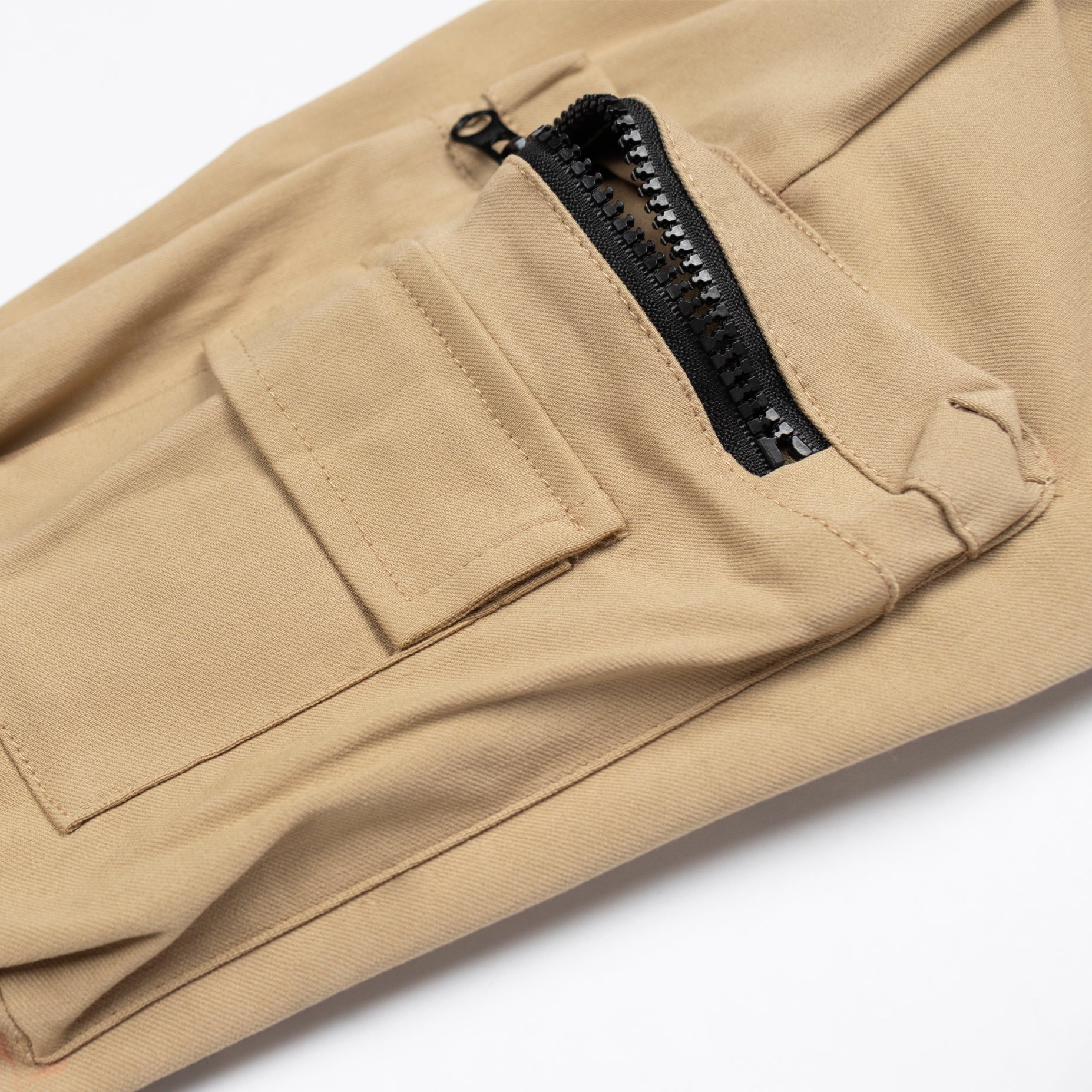 Jogger niño bolsillos camel