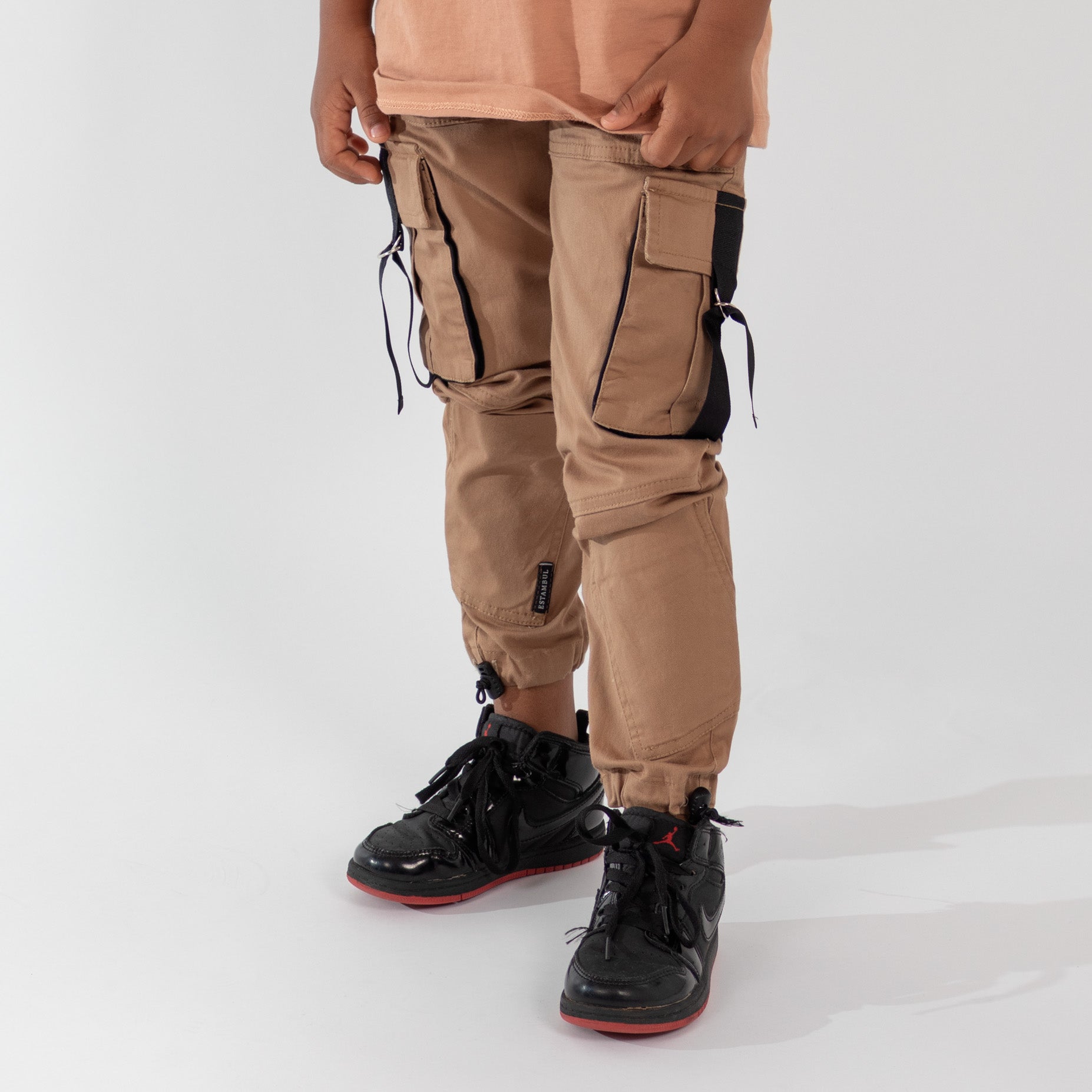 Jogger niño cinta kaki