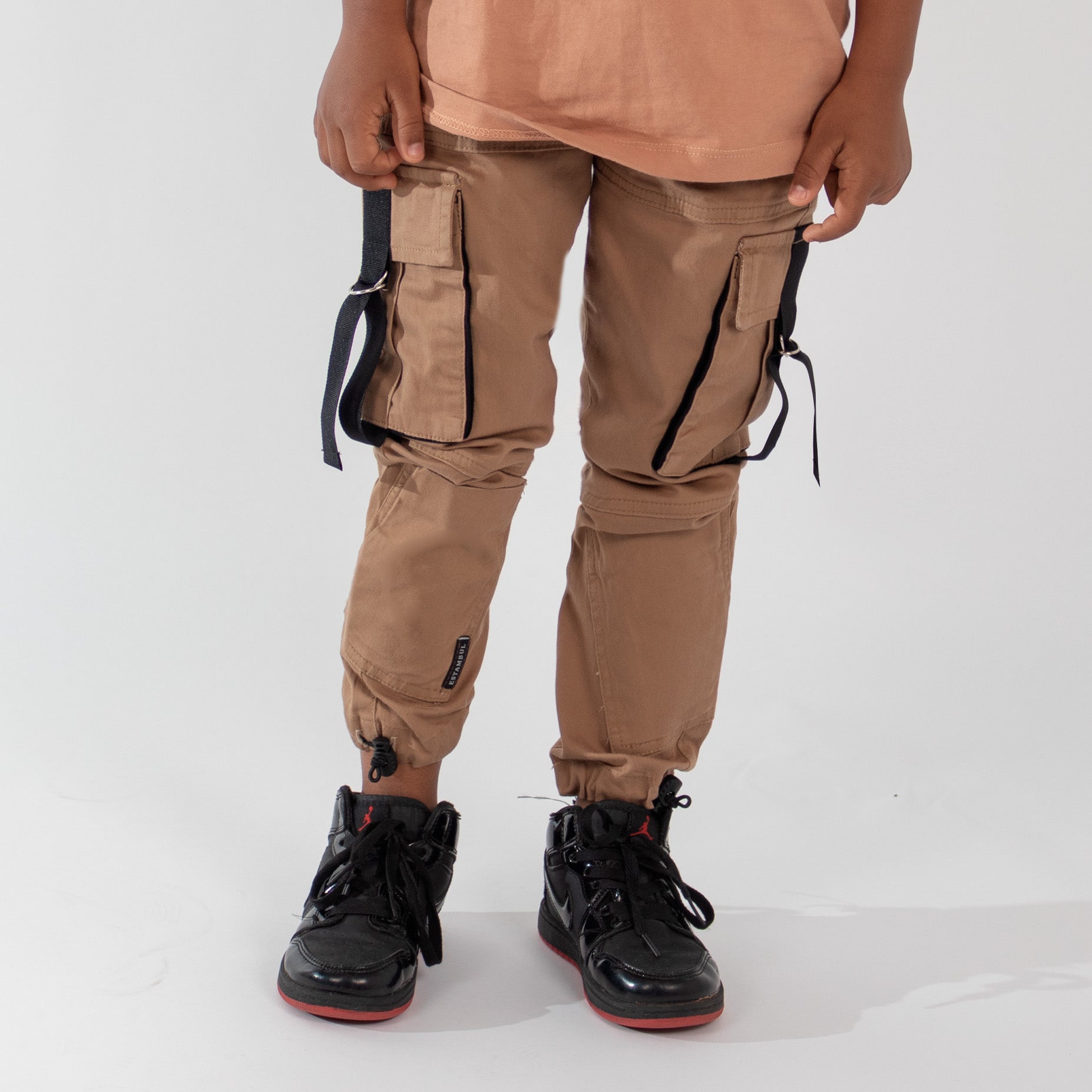 Jogger niño cinta kaki