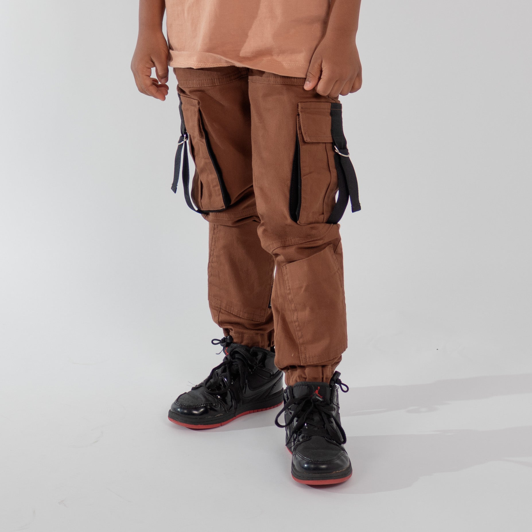 Jogger niño cinta terracota