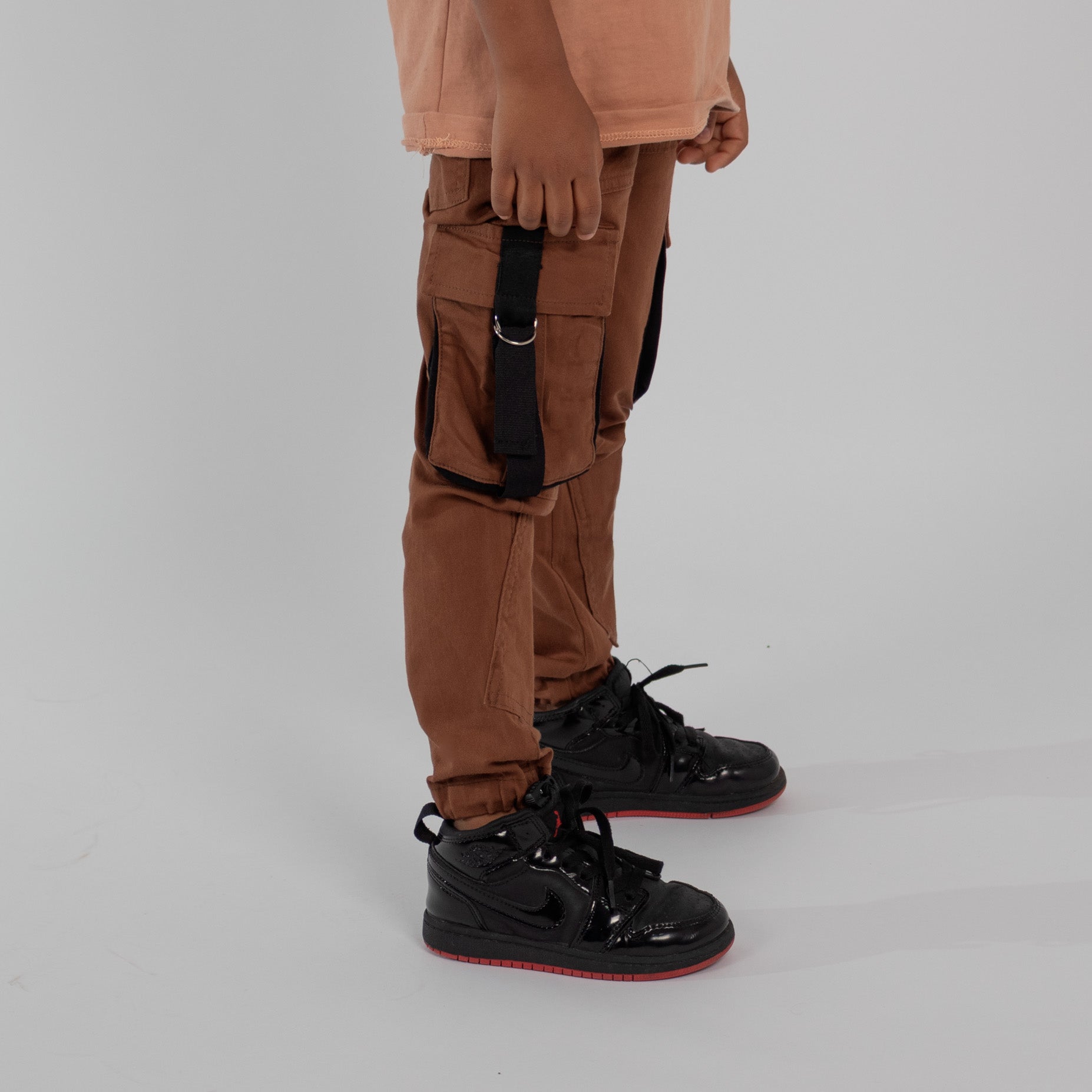 Jogger niño cinta terracota