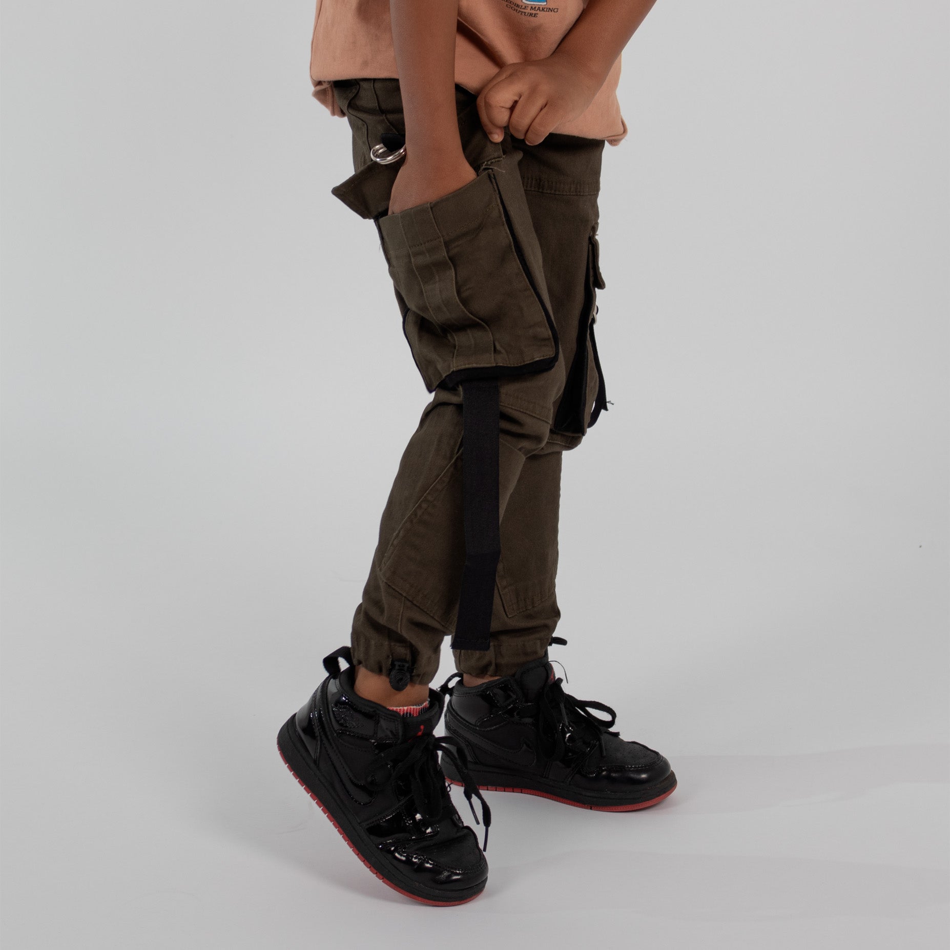 Jogger niño cinta militar