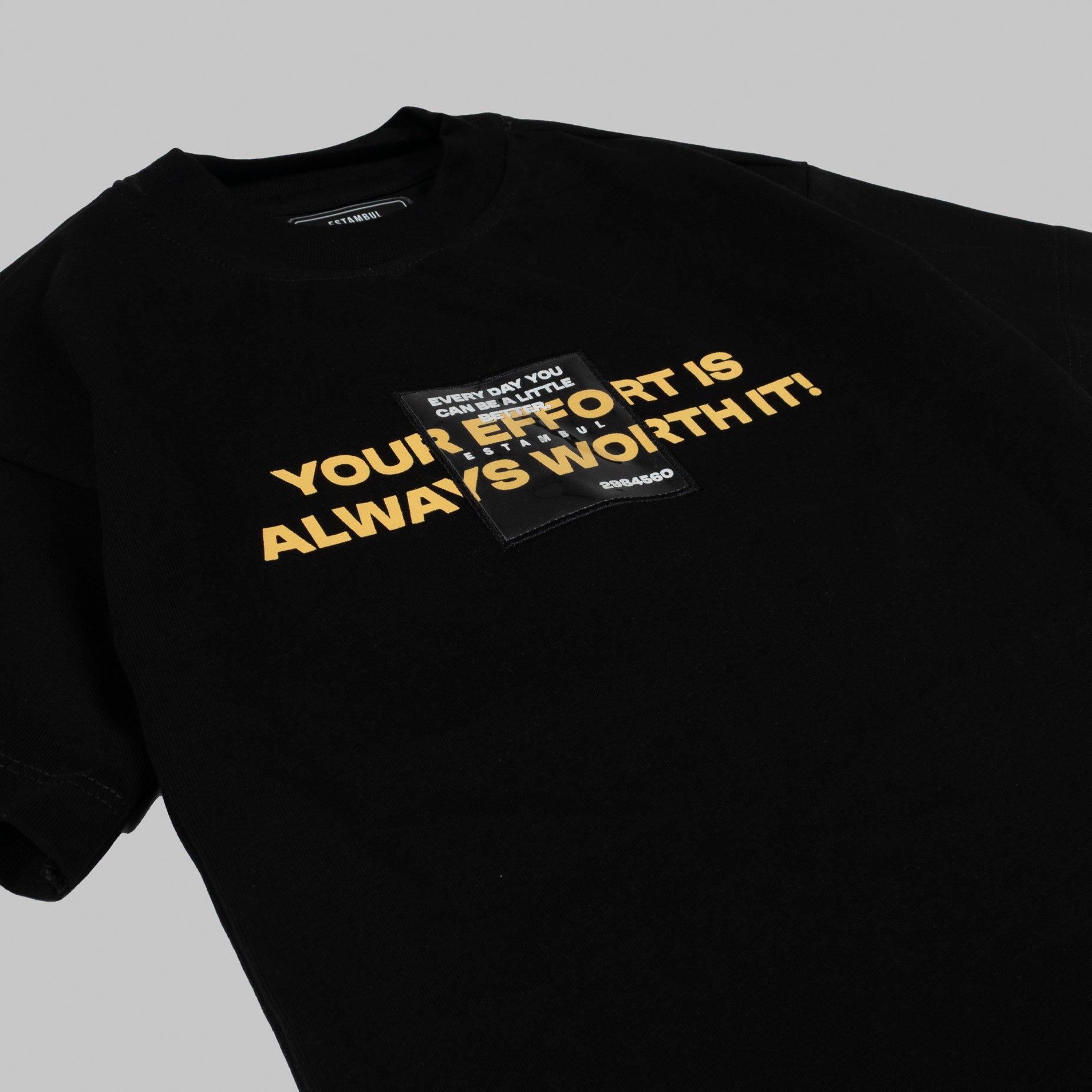 Oversize niño Helping