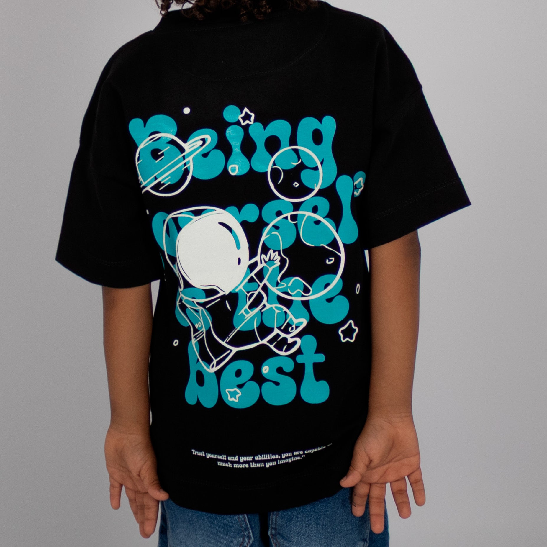 Oversize niño being yourself