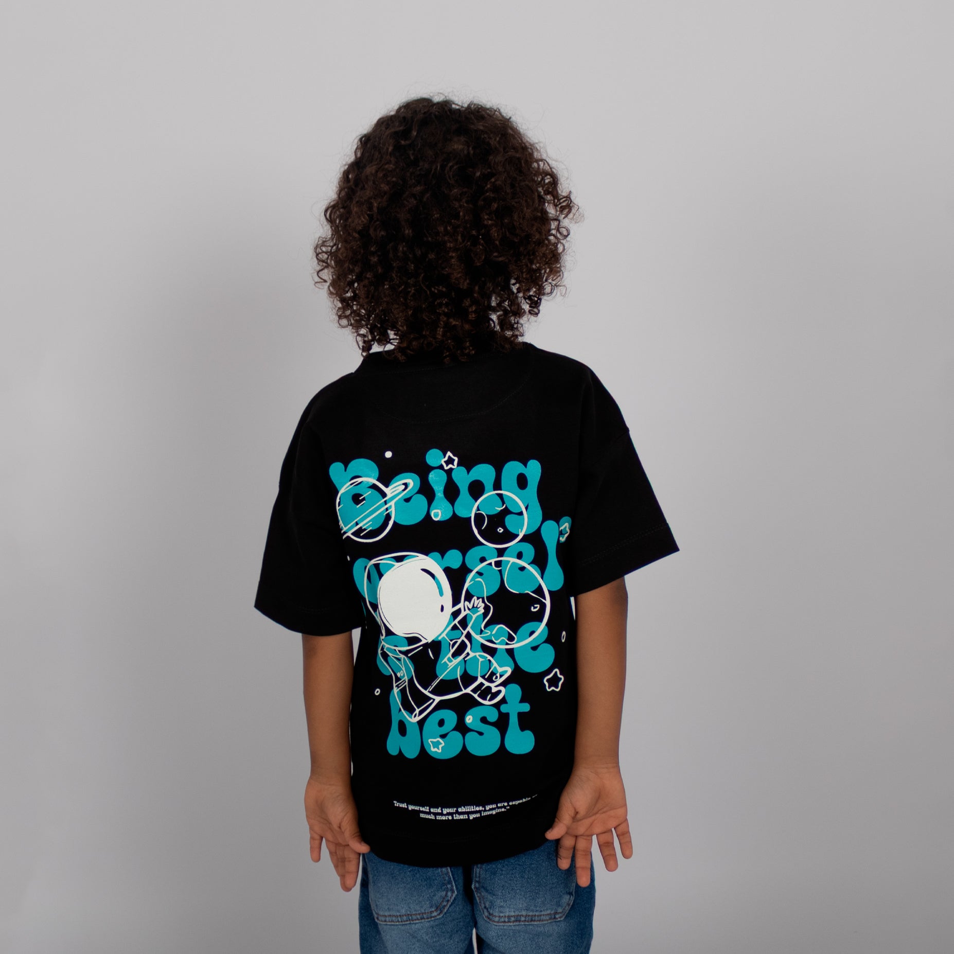 Oversize niño being yourself