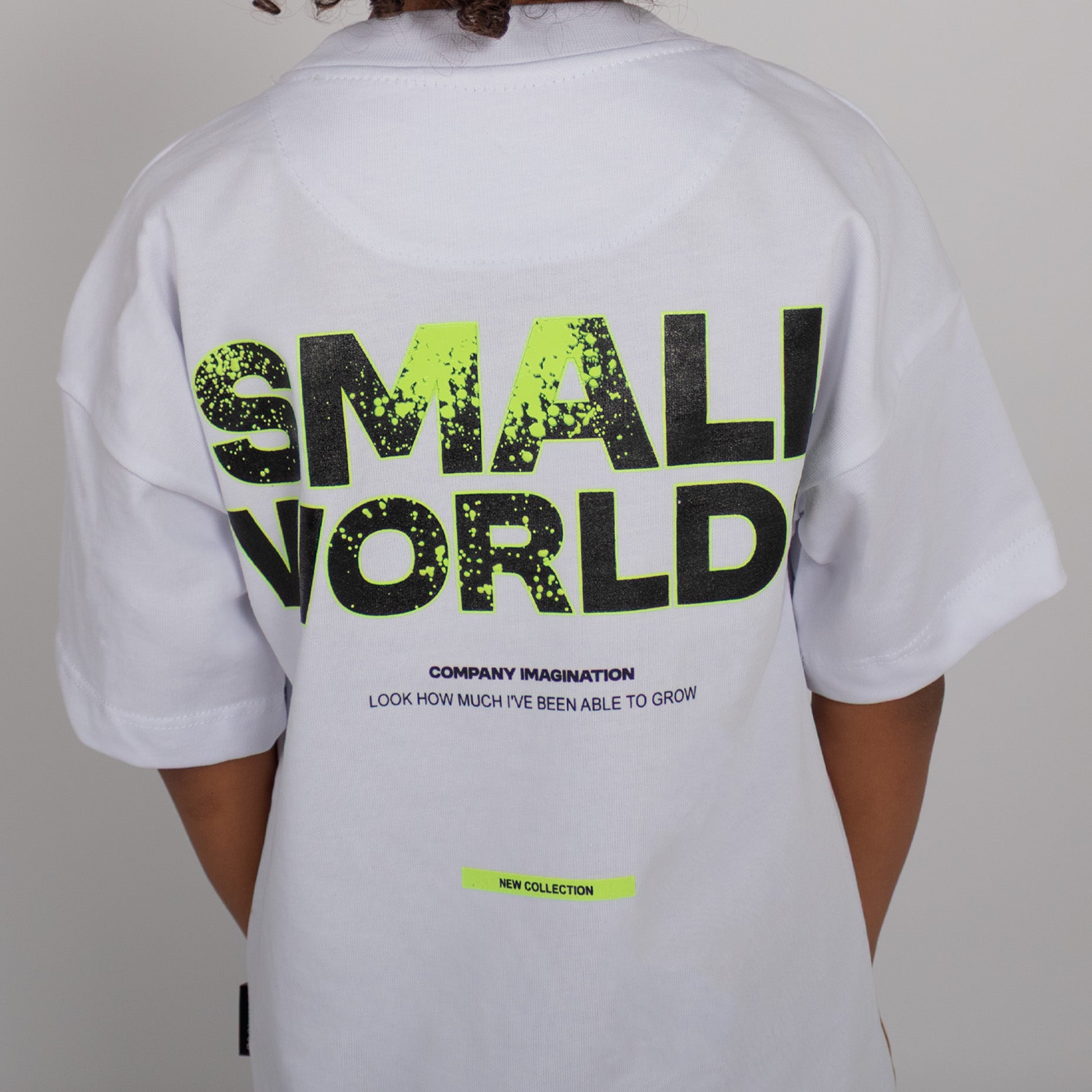 Oversize niño small worlds