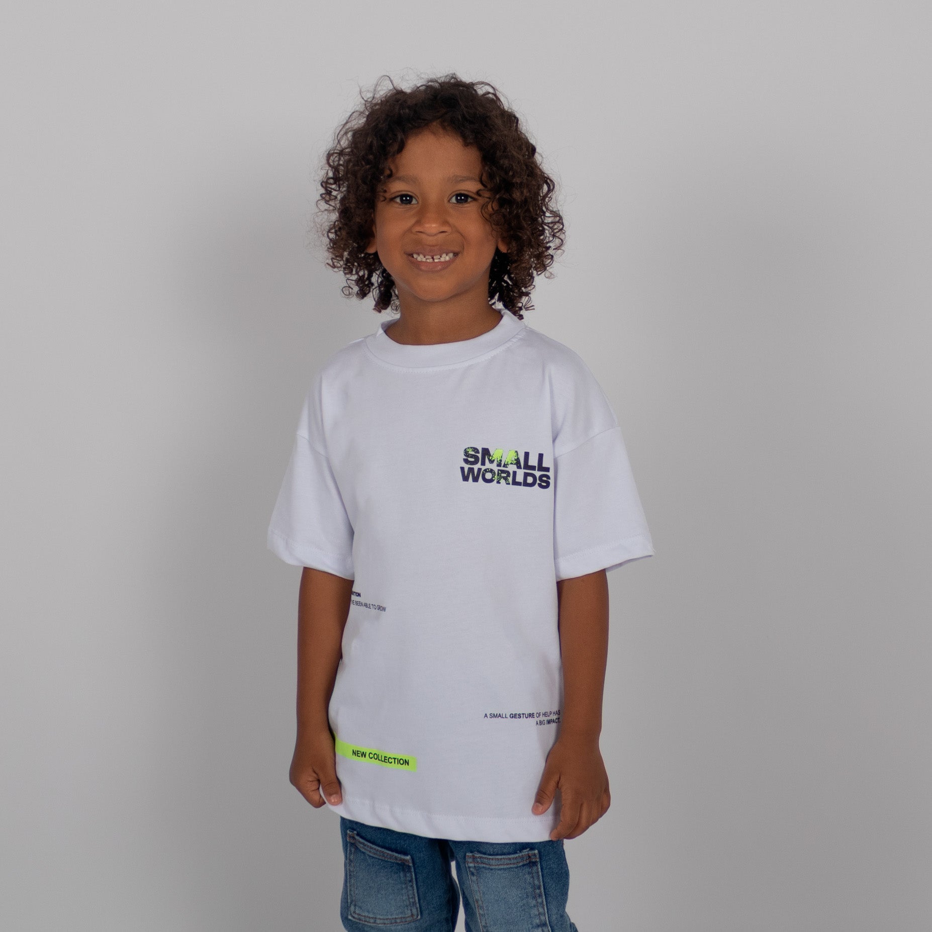 Oversize niño small worlds