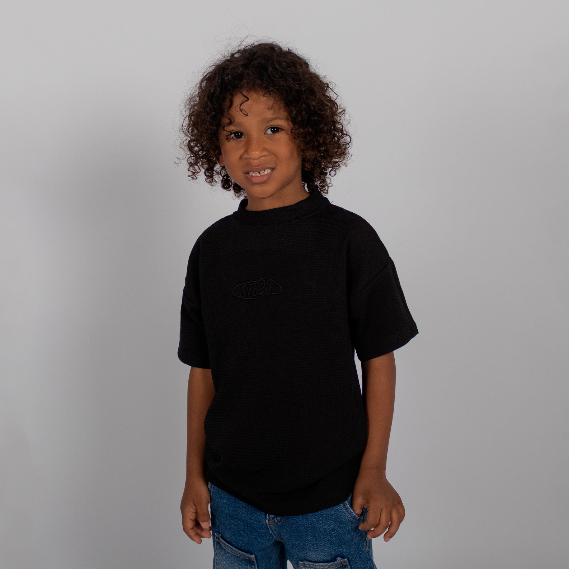 Oversize niño bordada negro