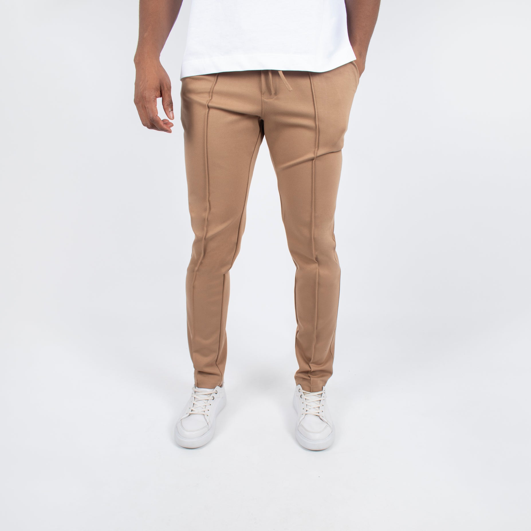 Pantalon hombre tela beige