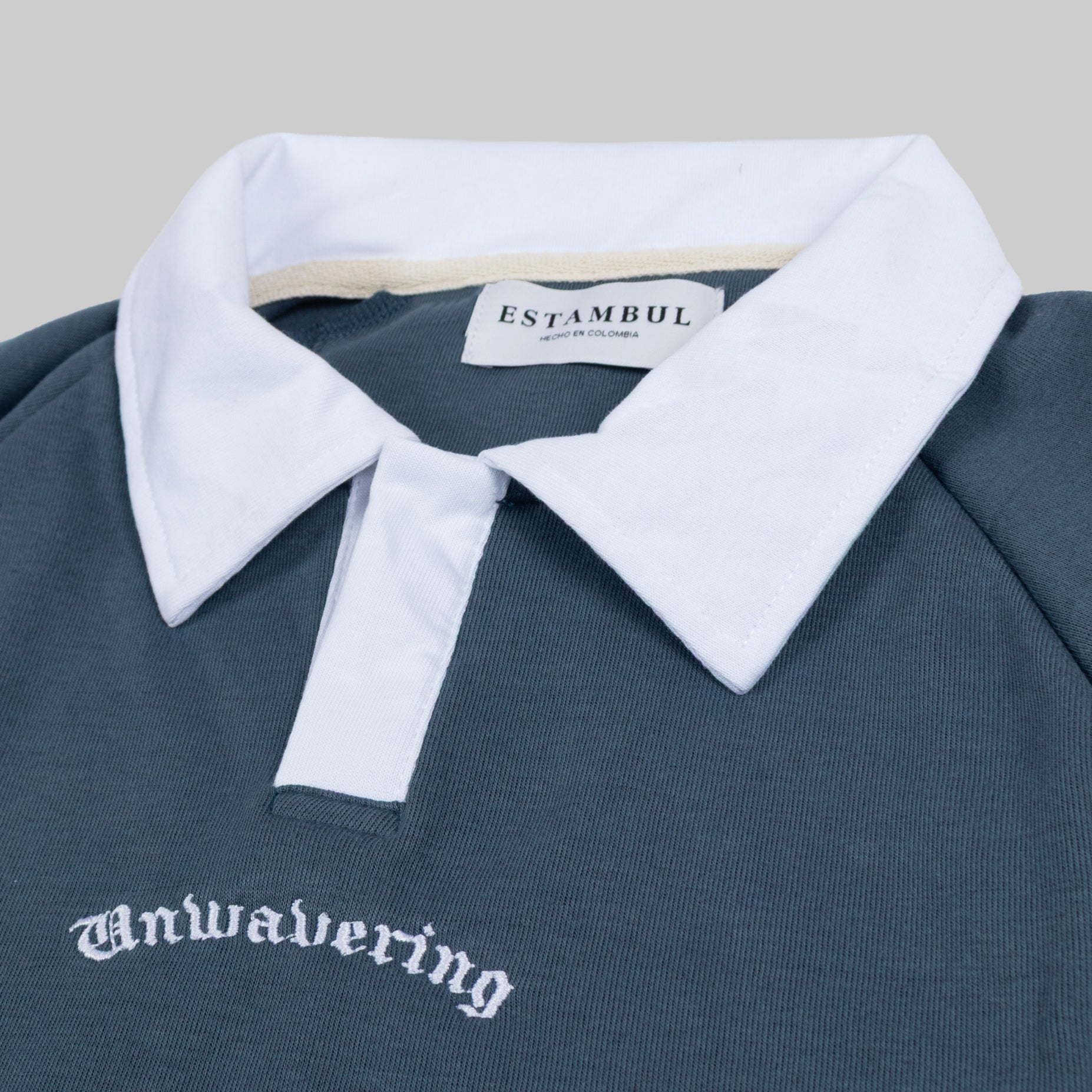 Polo hombre cuello y bordado