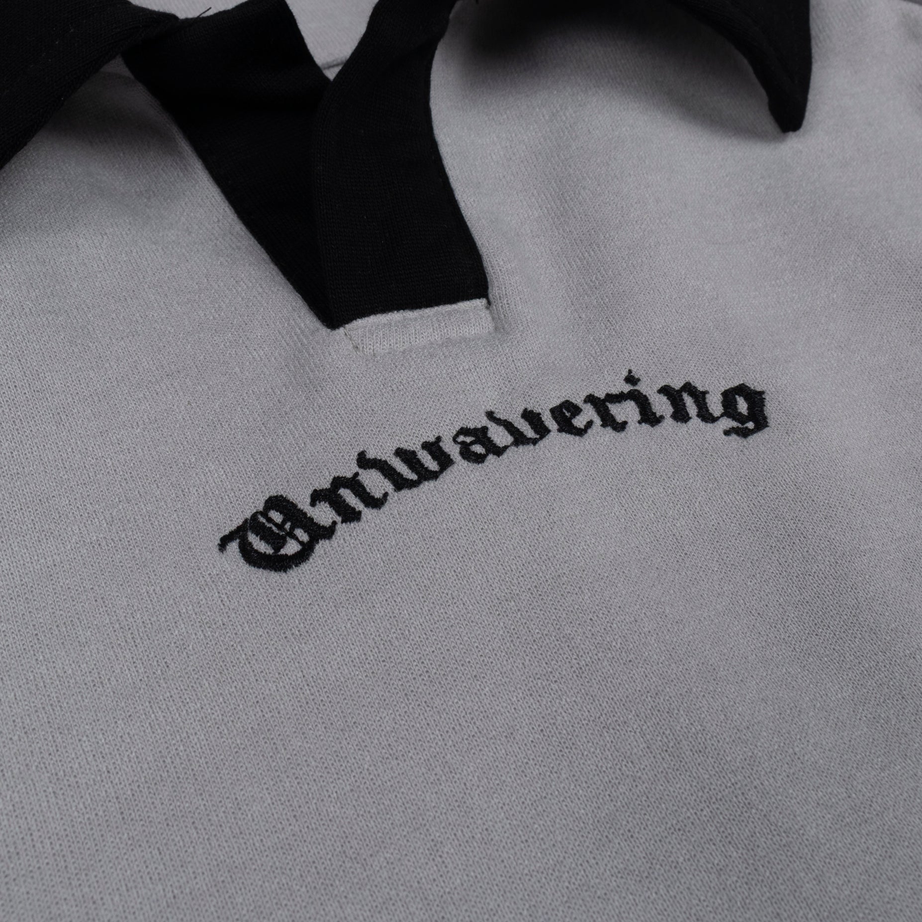 Polo hombre cuello y bordado