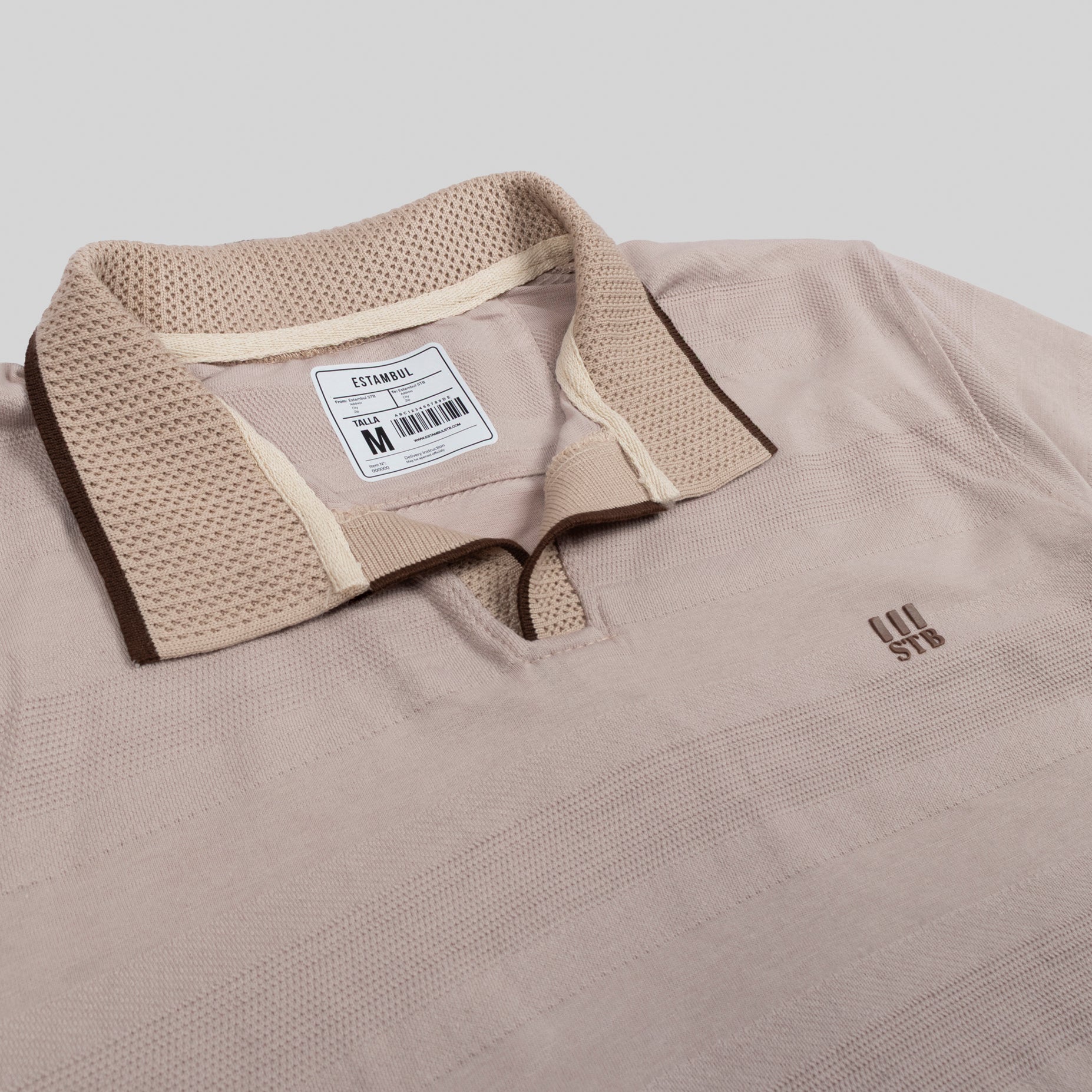 Polo hombre textura y bordado