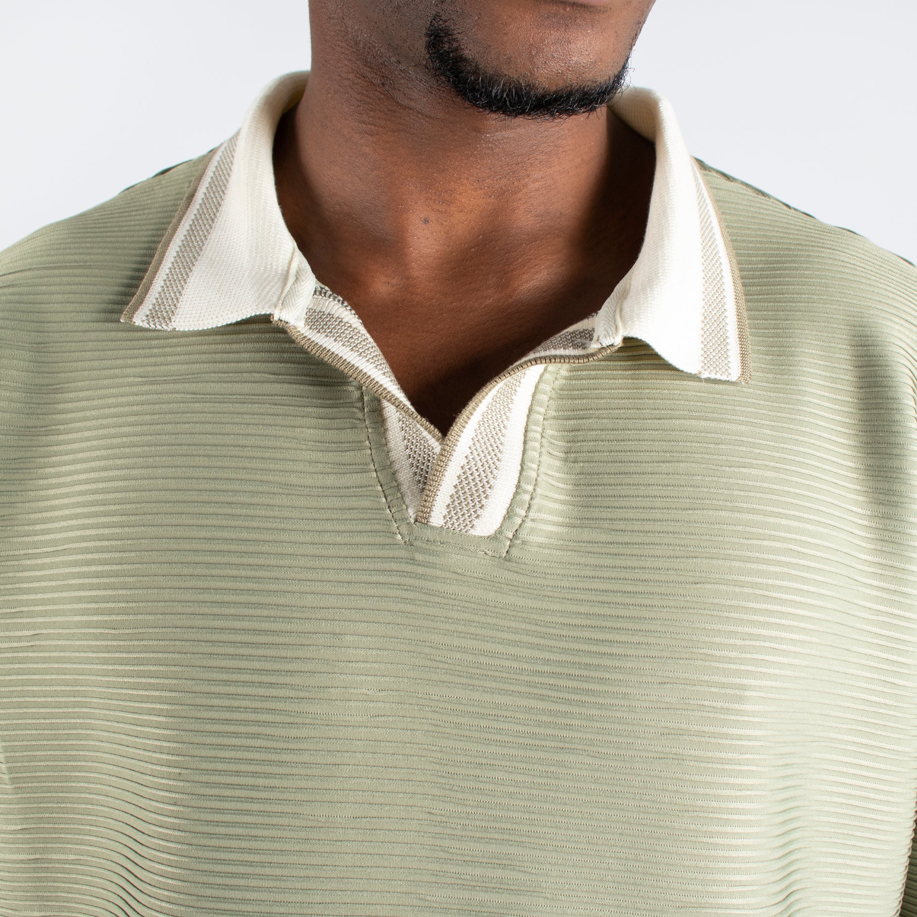 Polo hombre cuello alto verde