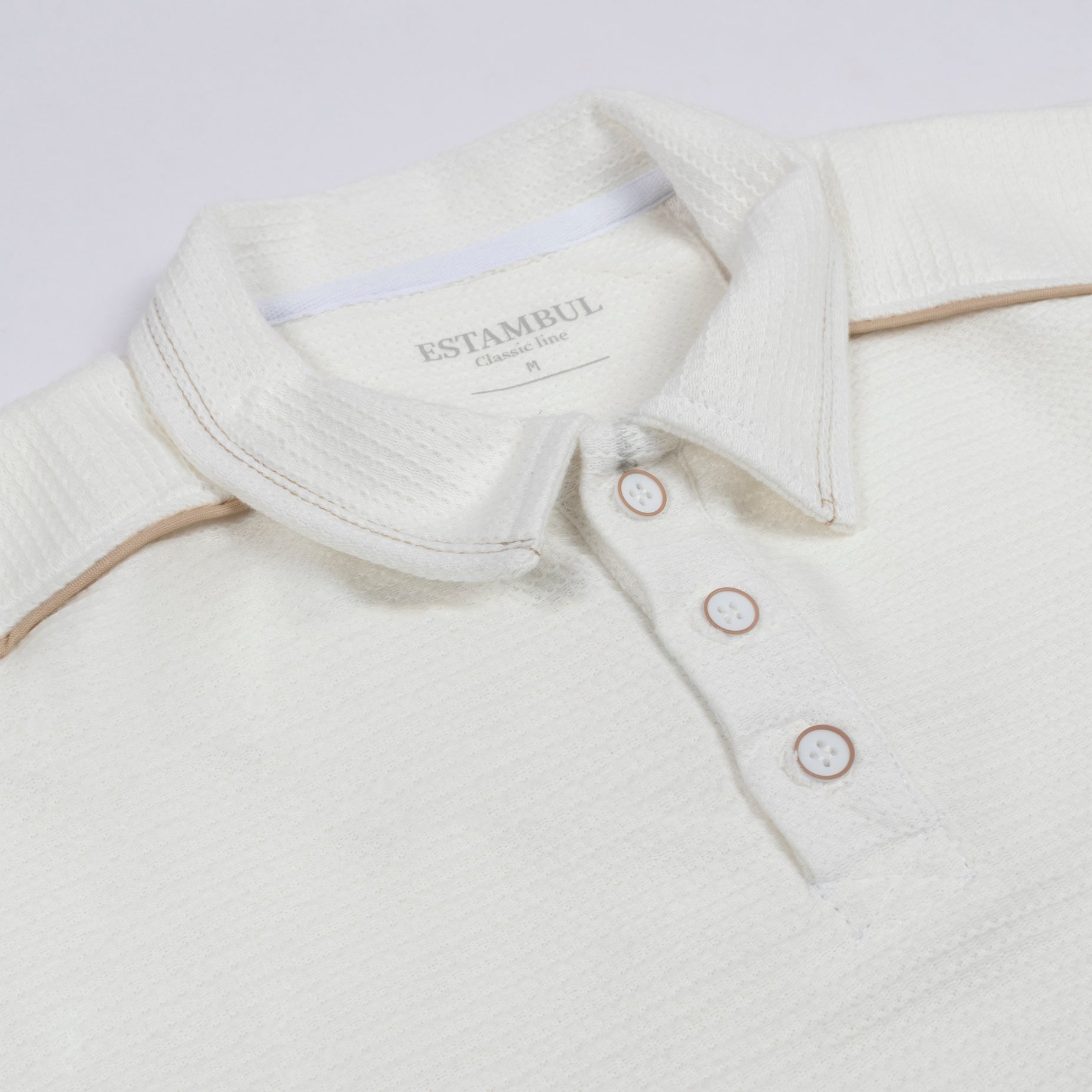 Polo hombre textura y bordado