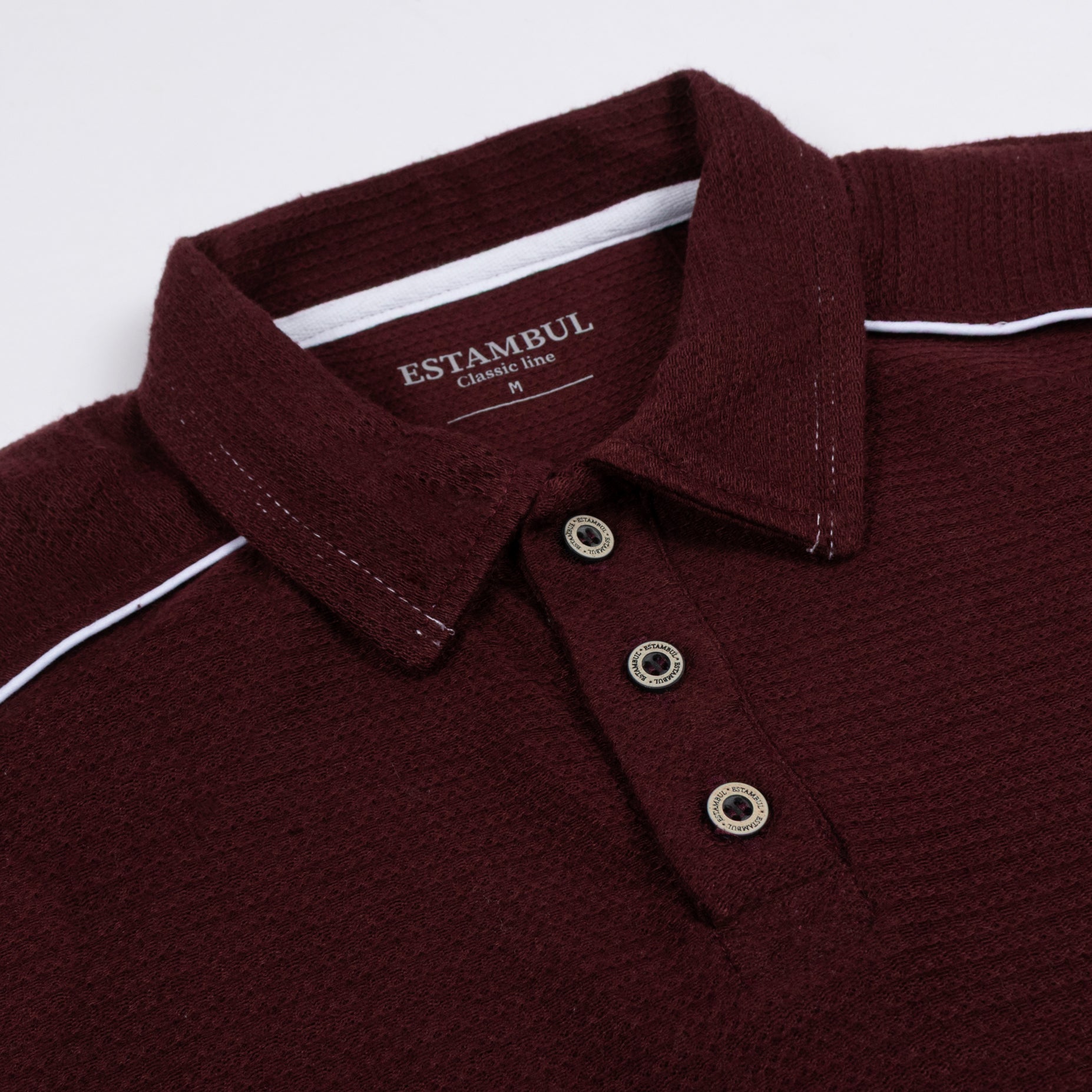 Polo hombre textura y bordado