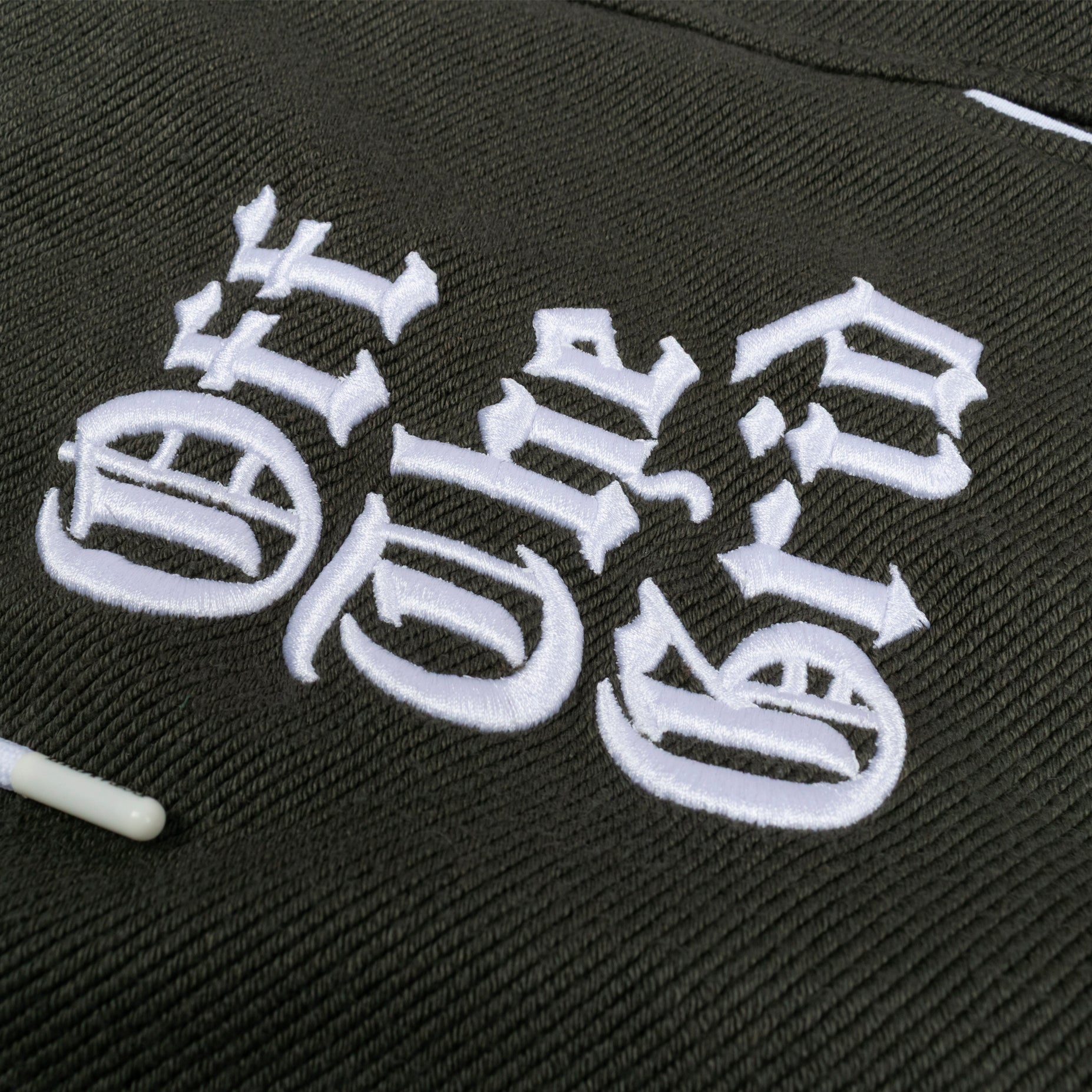 Sudadera hombre textura y bordado verde